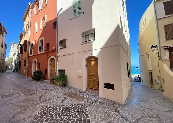 Vieil Rue Du Bateau Antibes