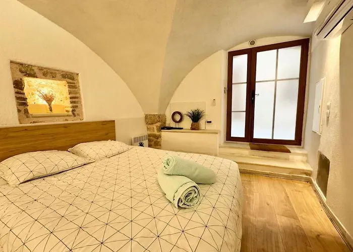 Lägenhet Vieil Rue Du Bateau Antibes