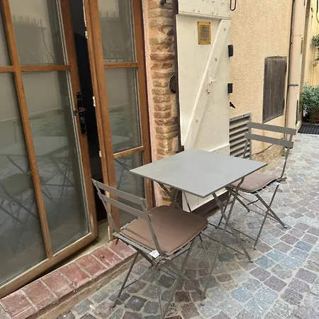 Vieil Rue Du Bateau Antibes