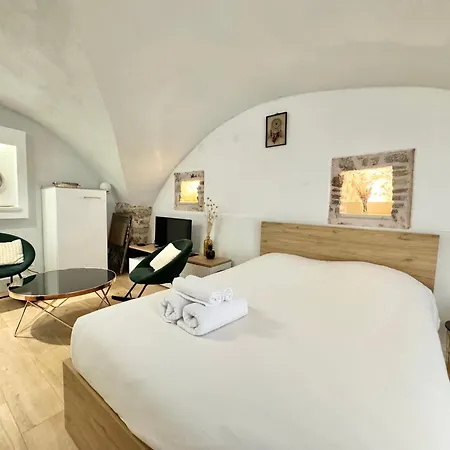 Apartment Vieil Rue Du Bateau Antibes